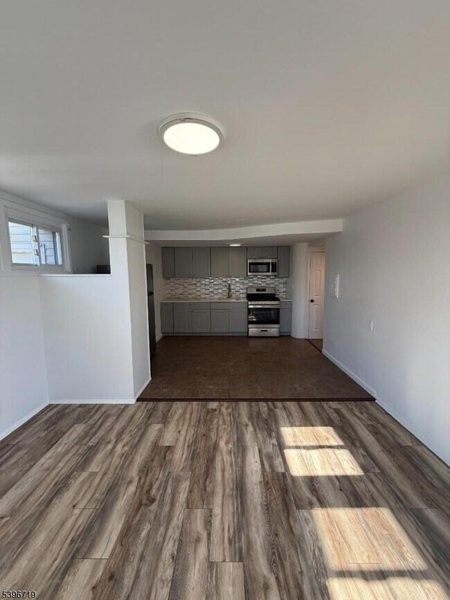 Building Photo - 201 4th St