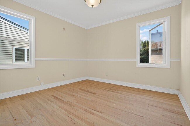 Building Photo - 9006 Columbia Ave