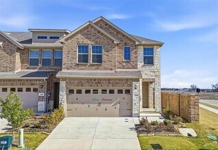 Building Photo - 732 Thorn Crk Dr