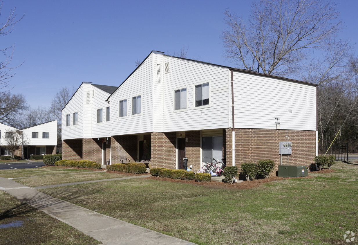 Primary Photo - Market Place Apartments