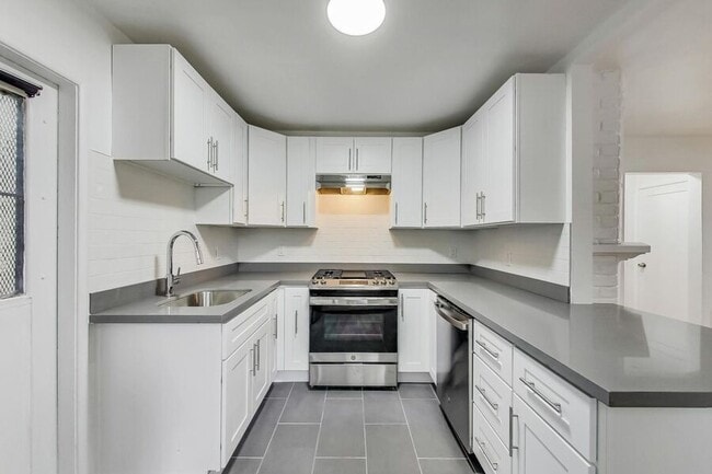 Photo - 1213 University Ave Apartment