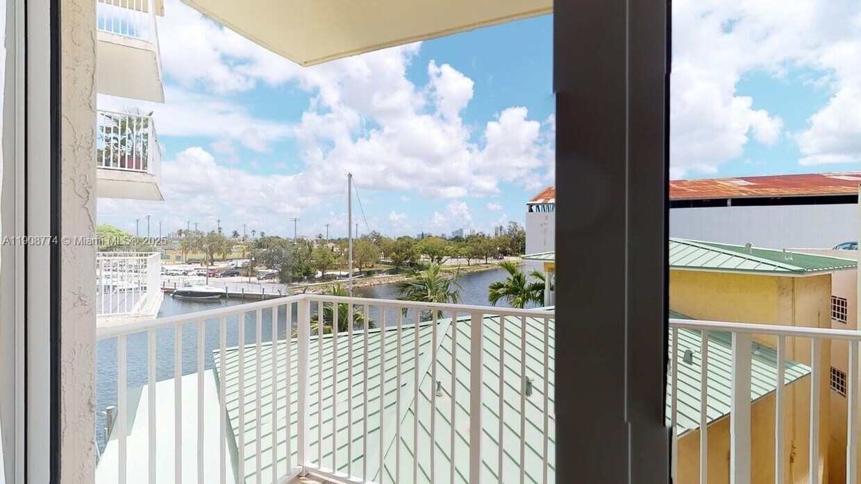 Foto principal - 2415 NW 16th St Rd