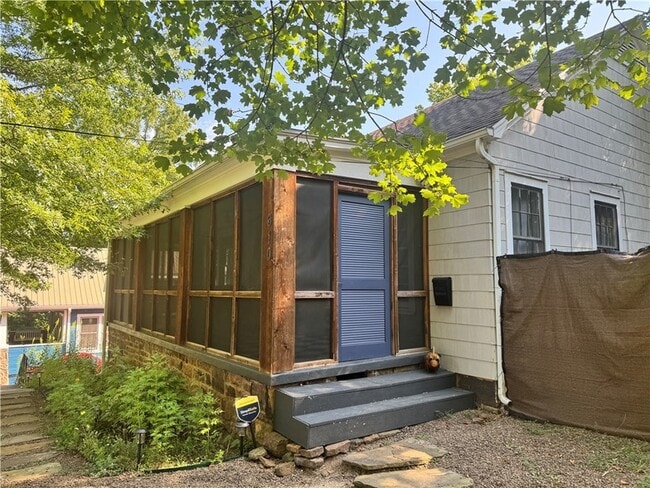 Building Photo - 610 N Olive Ave