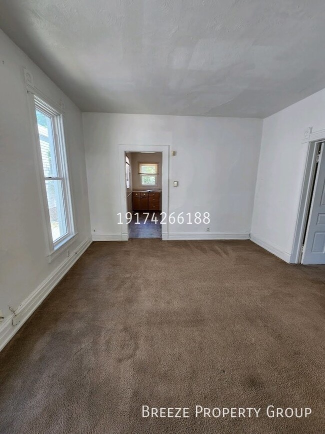 Building Photo - 323 Champion St