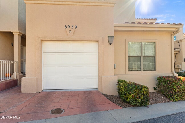 Building Photo - 5939 Bandolero Dr