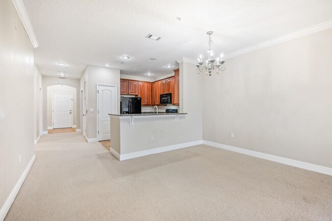 Building Photo - 55 Riverview Bend S