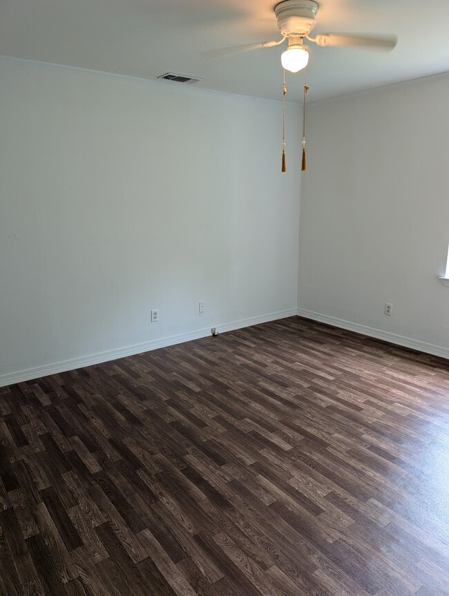 Building Photo - 436 Marengo St