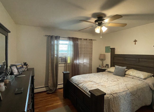 one of two bedrooms - 4 Bank St