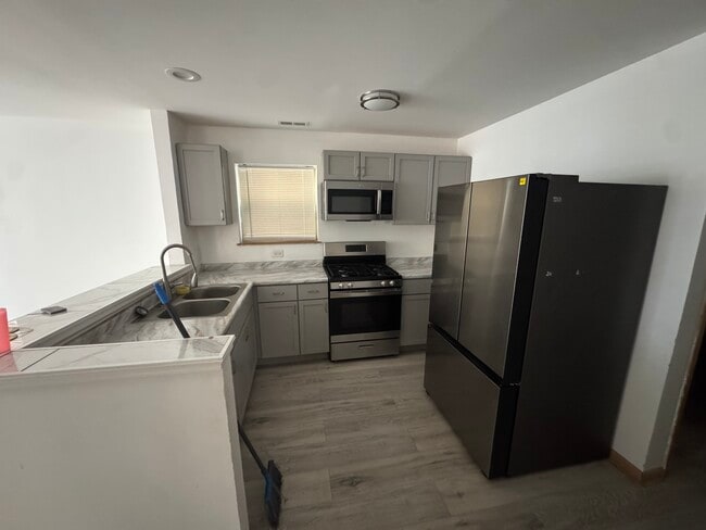 Foto del edificio - 7653 S Green St