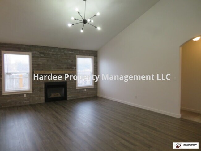 Building Photo - 858 W Horizon Way