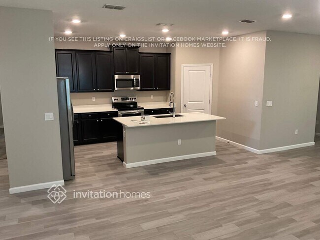 Foto del edificio - 11310 Oyster Creek Rd