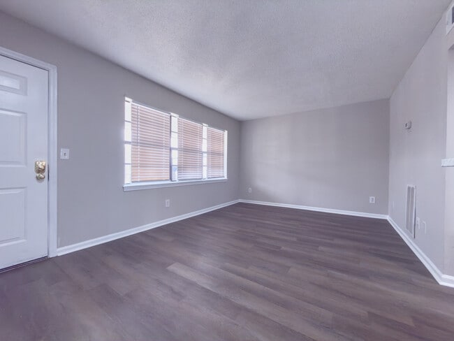 Building Photo - Stallion Square