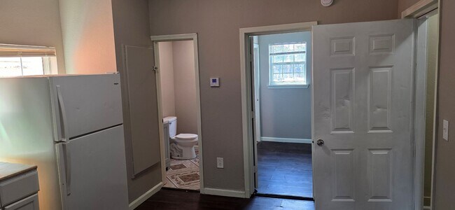Building Photo - 3419 Sealy Ave