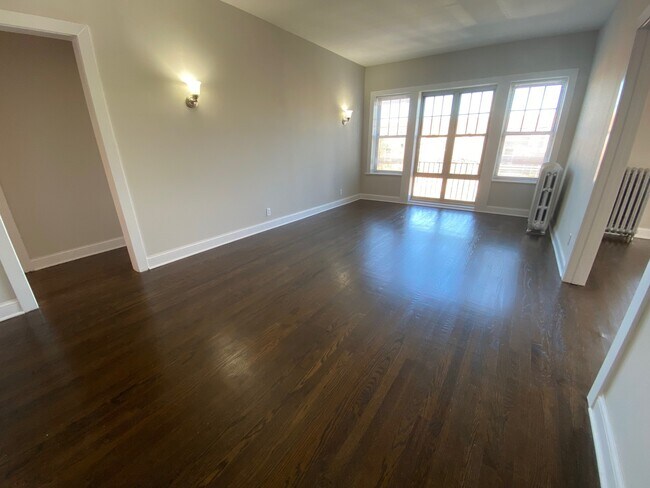 Building Photo - 730 Reba Pl