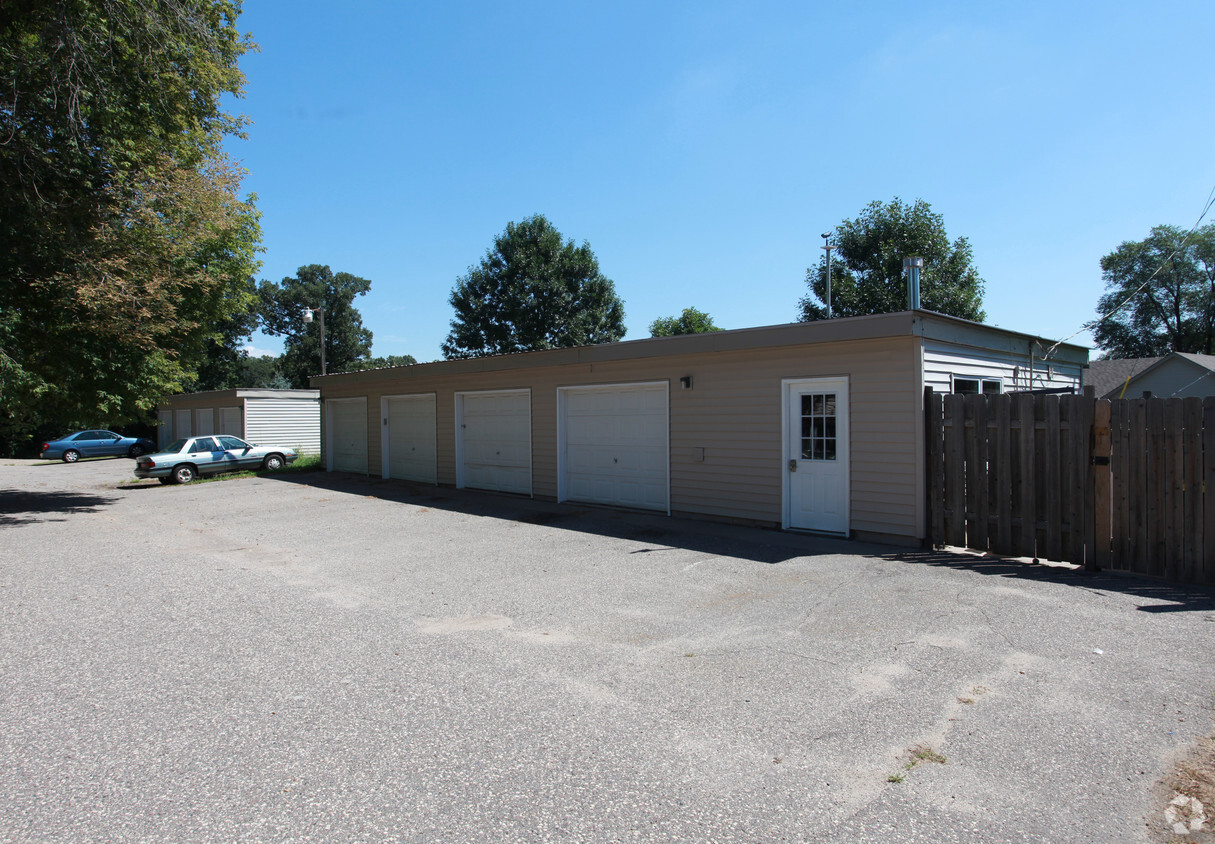 Building Photo - 1860 Meadowvale Rd NW