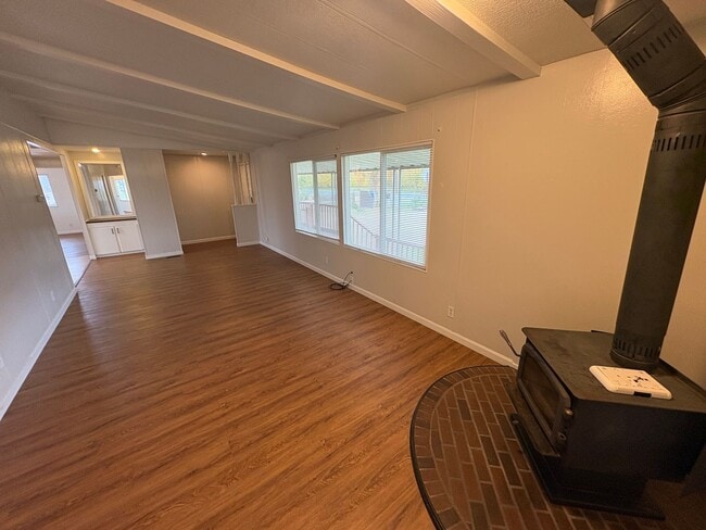 Foto del edificio - Pleasant Country Home Available Now!