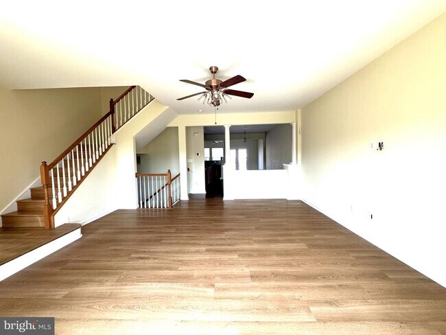 Building Photo - 25795 Clairmont Manor Square