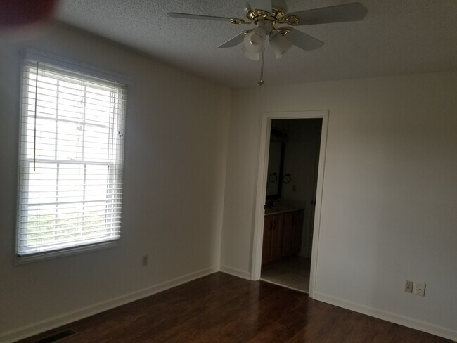 Building Photo - 210 Crystal Springs Cir
