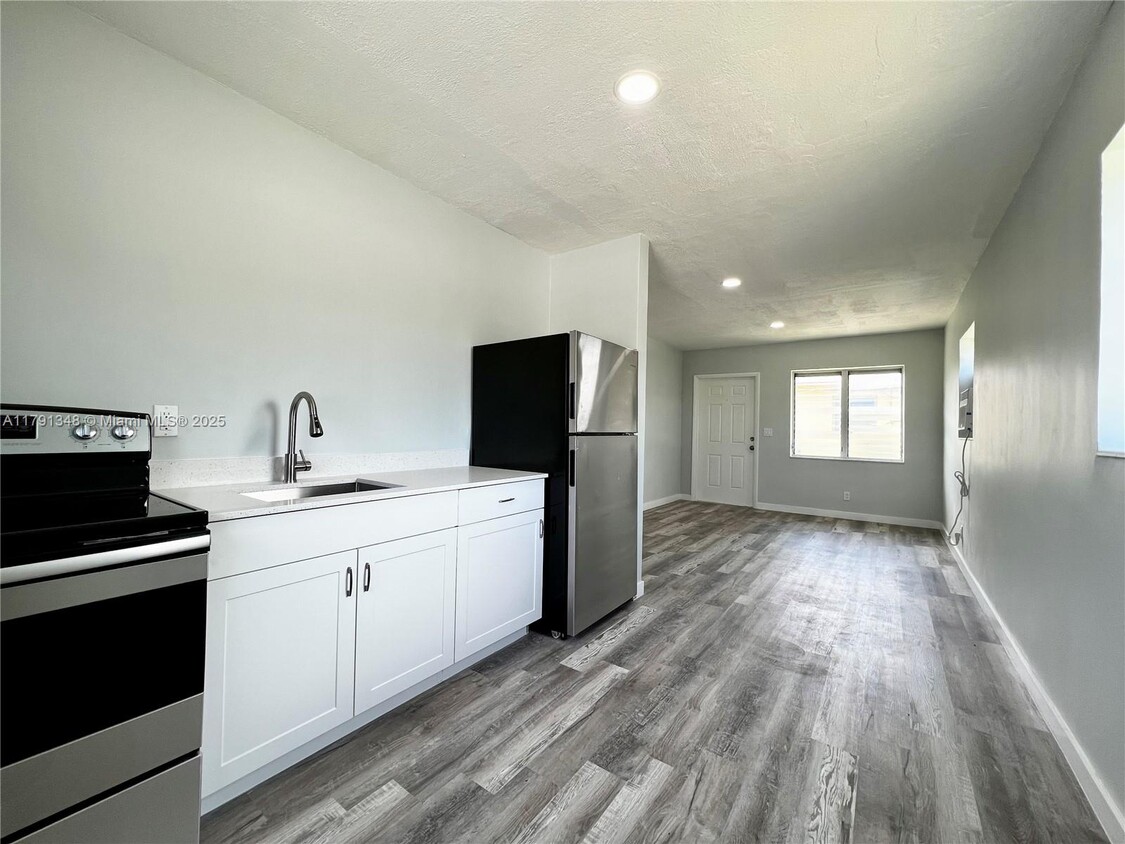 Foto principal - 529 NW 5th St