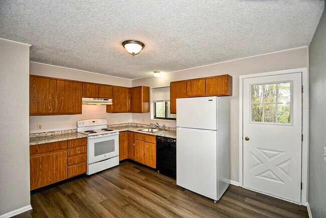 Building Photo - 912 Redwing Dr