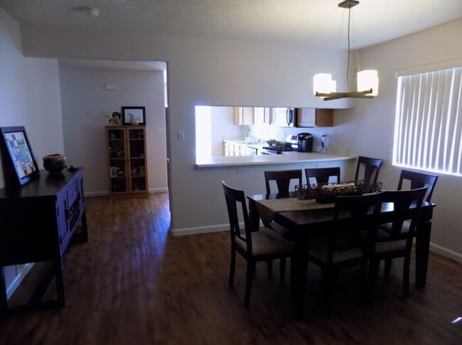 Building Photo - 1412 Villa Montana NE