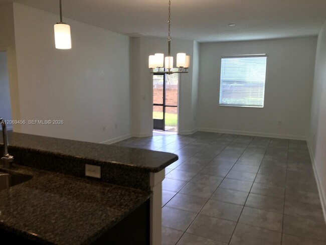 Foto del edificio - 3348 Rodrick Cir