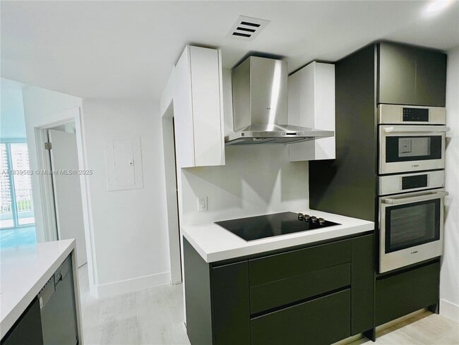 Building Photo - 701 Brickell Key Blvd
