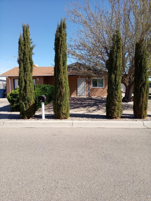 440 Calle Don Demetrio NE Los Lunas, NM 87031 Alquileres en Los Lunas