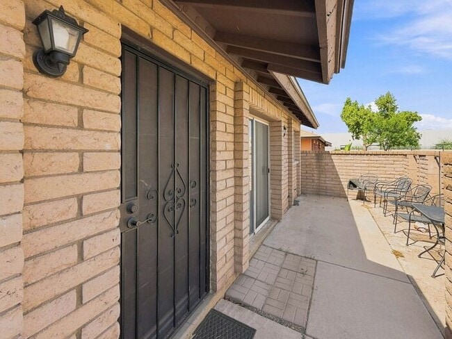 Building Photo - Townhome in the heart of Tempe!