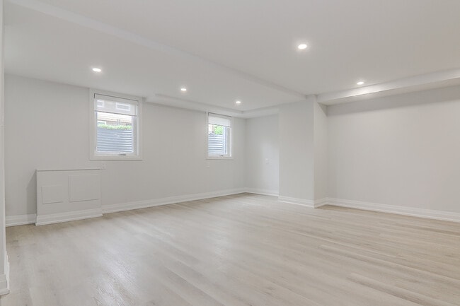 Building Photo - 115 Livingstone Ave