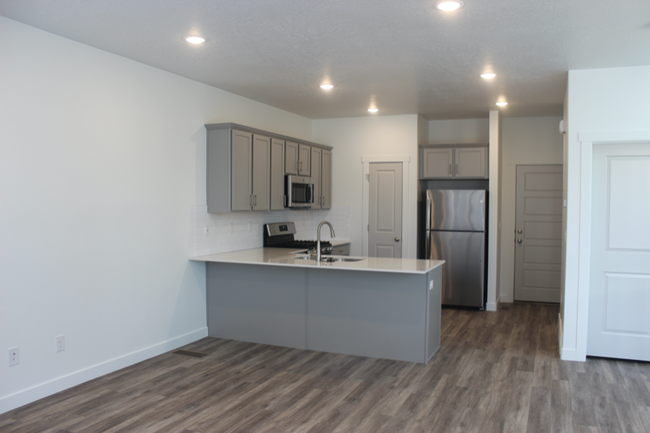 Building Photo - 112 E 1760 N