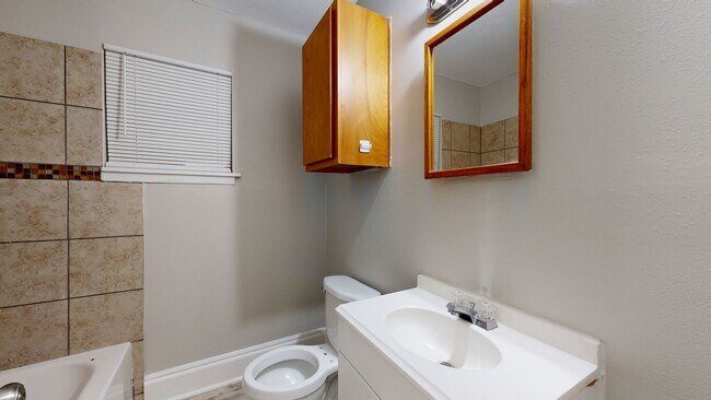 Foto del edificio - 2 WEEKS FREE!!! RENT REDUCED TO $1,195!!!