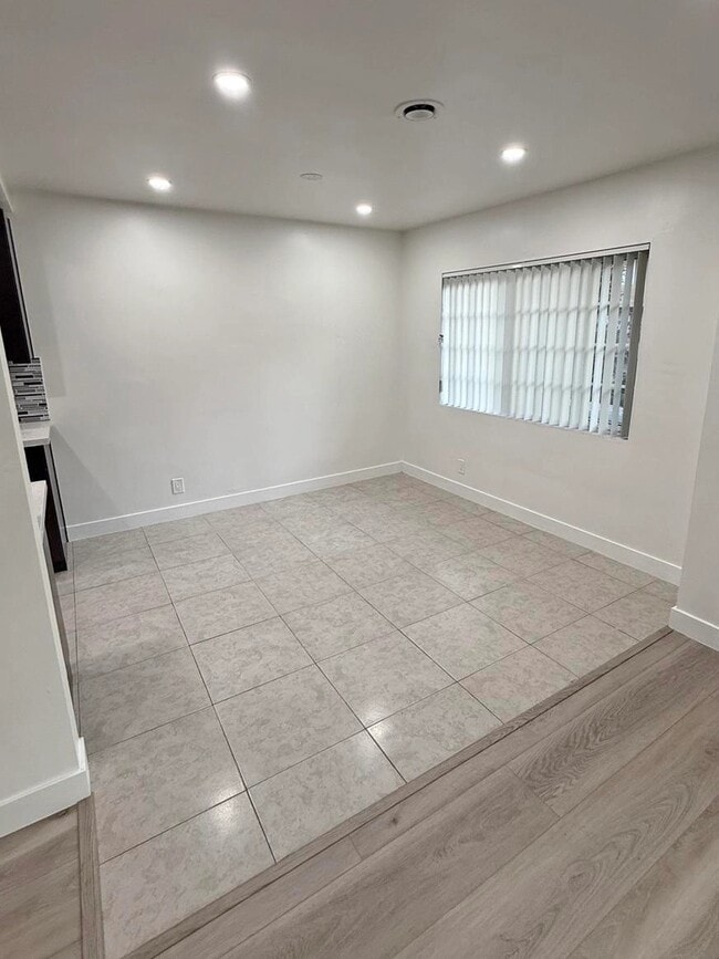 Building Photo - 10674 Holman Ave