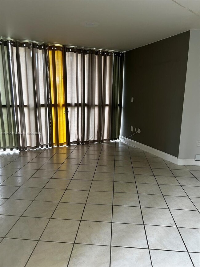 Foto del edificio - 7035 NW 186th St