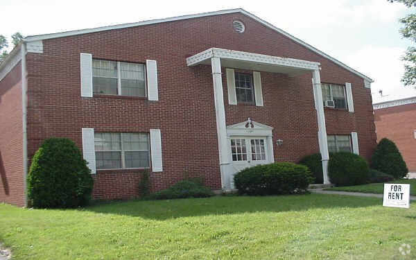 Building Photo - 1391-1393 Broadview Ave