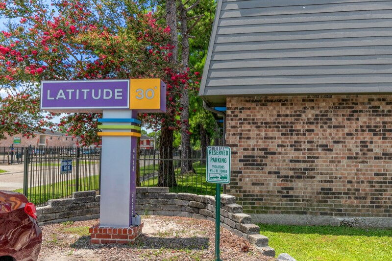 Primary Photo - 4444 Tigerland Ave