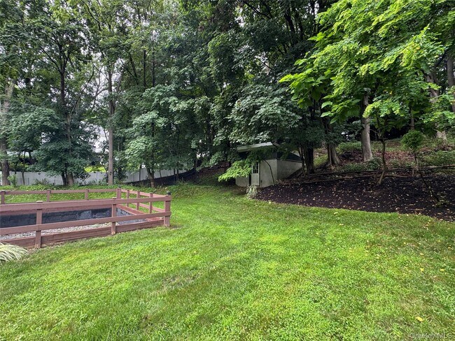 Foto del edificio - 328 E Broadway