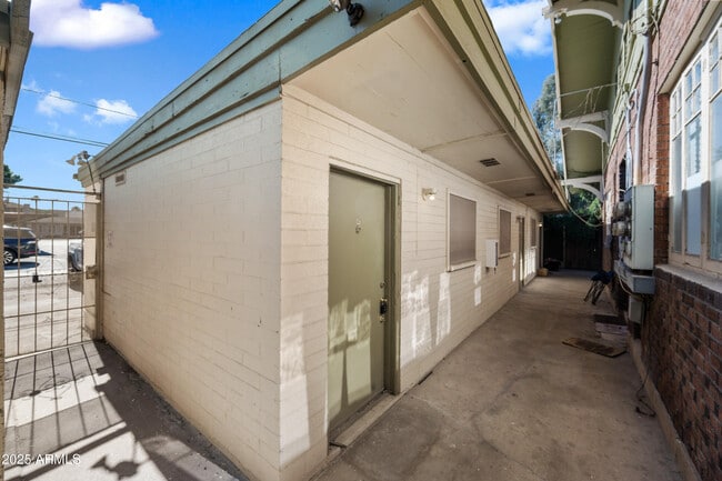 Foto del edificio - 343 W Portland St