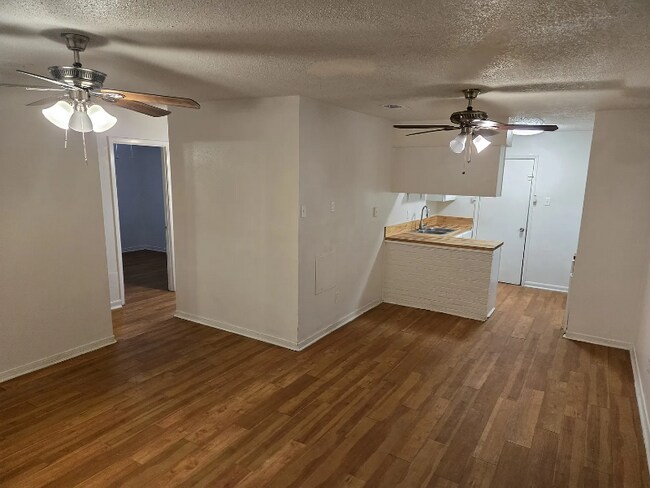 Building Photo - 7820 Dorsett Dr