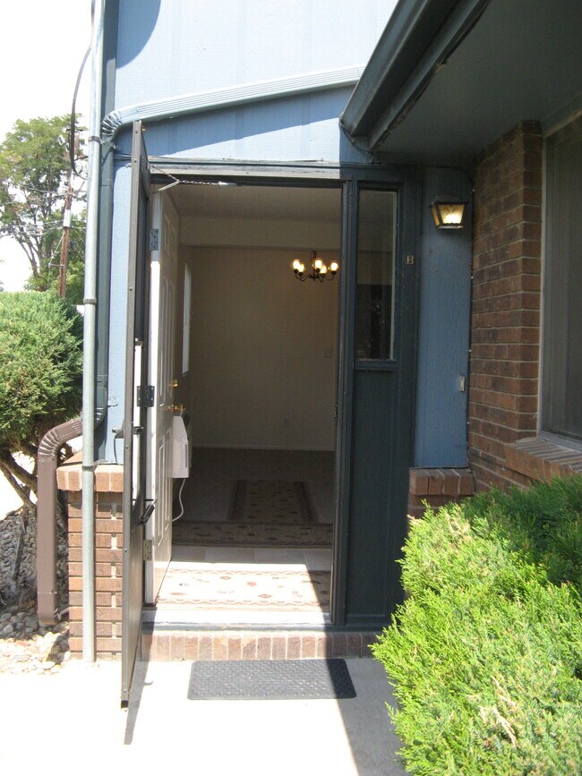 Unit B - Entrance - 732 Delaware Ave