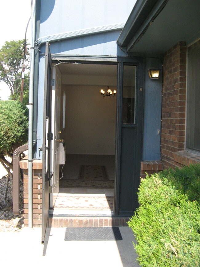 Unit B - Entrance - 732 Delaware Ave