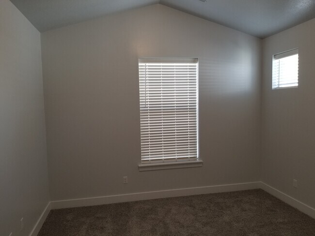Building Photo - 1794 W Eaglewood Dr