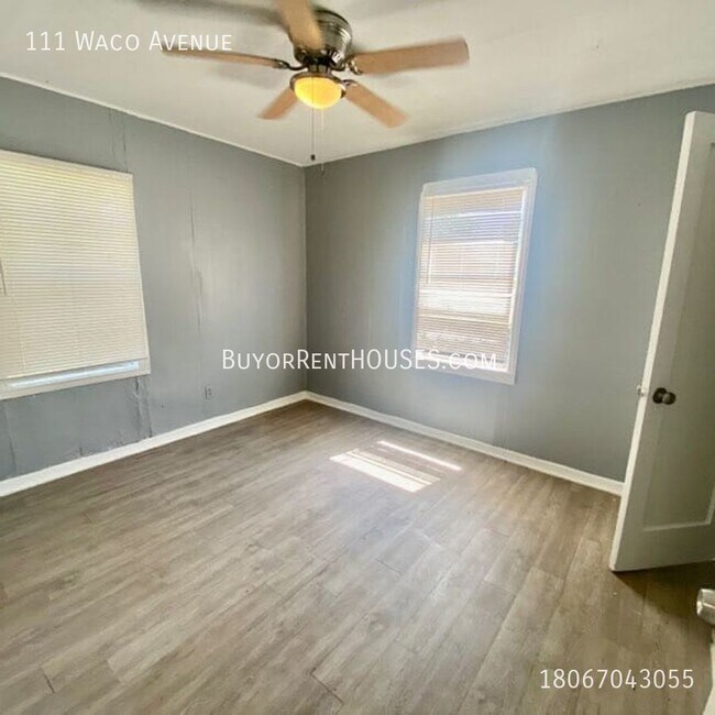 Foto del edificio - $499 Move-In Special (+ admin fee) + $0 De...