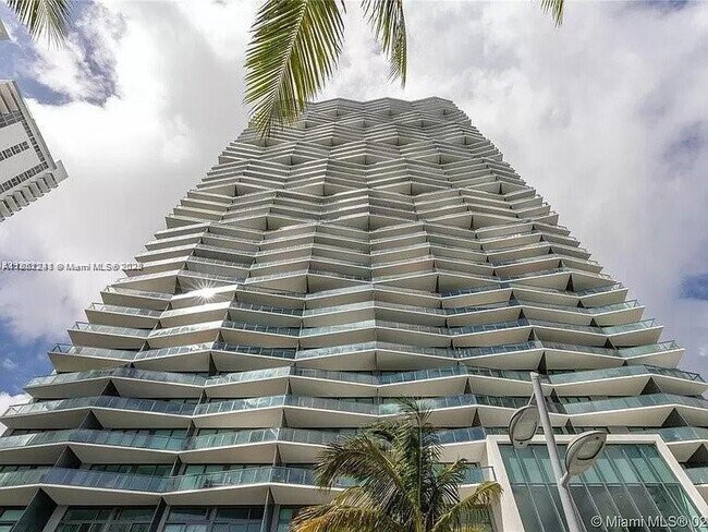 Foto del edificio - 460 NE 28th St