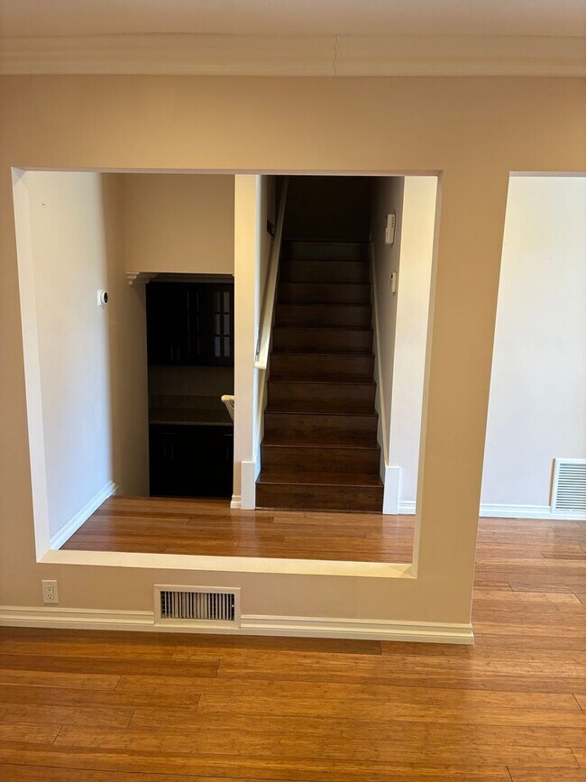 Foto del edificio - BEAUTIFUL 3 BED 2.5 BATHROOM!!!