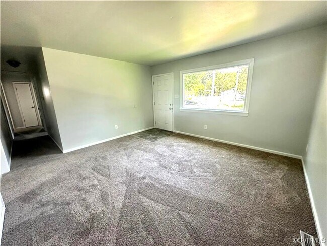 sala de estar, entrada principal, pasillo que conecta con los 3 dormitorios - 4020 Piney Rd