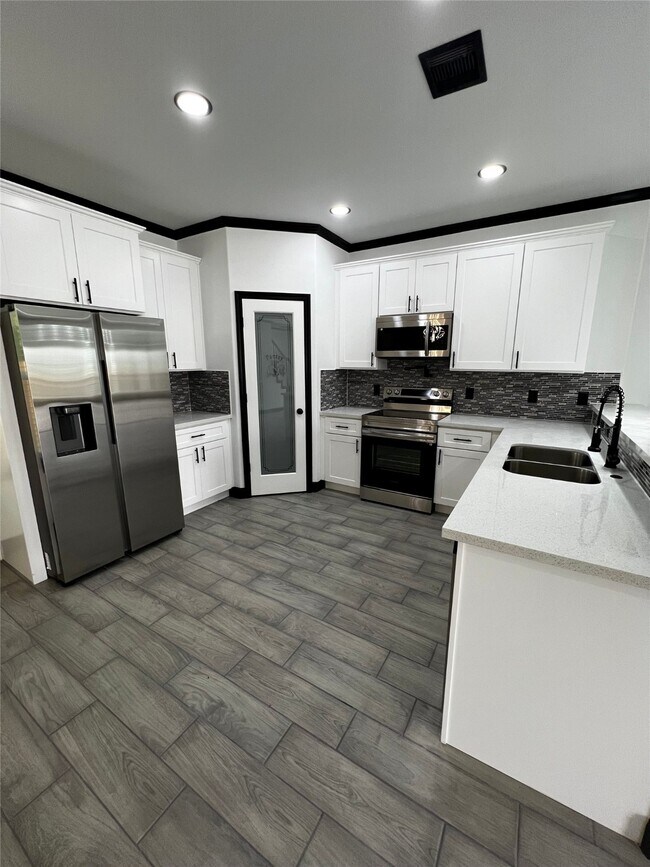 Foto del edificio - 4737 Reed Rd