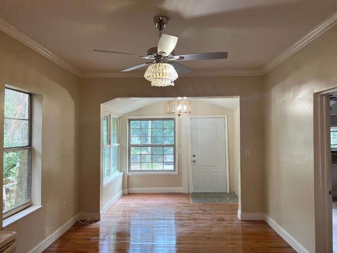 Foto principal - 1219 Winthrop St