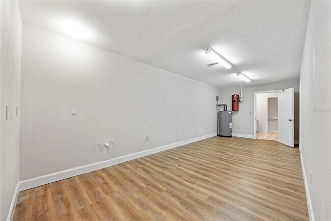 Foto del edificio - 8006 Oak Dr
