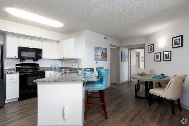 2BR, 2BA - 935SF - Madalyn Landing